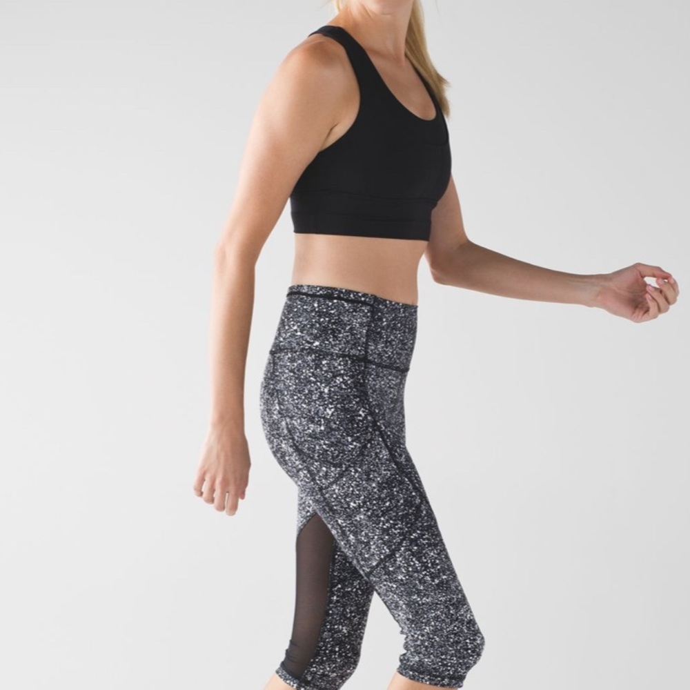 LULULEMON Outrun 17” Crop Black White Splatter Mesh Running Leggings Size 6 - Picture 5 of 12